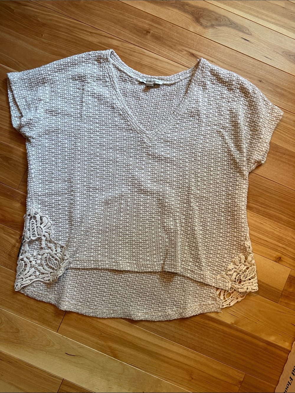 American Eagle Outfitters Cream Crochet-Hem V-Neck Short Sleeve Top